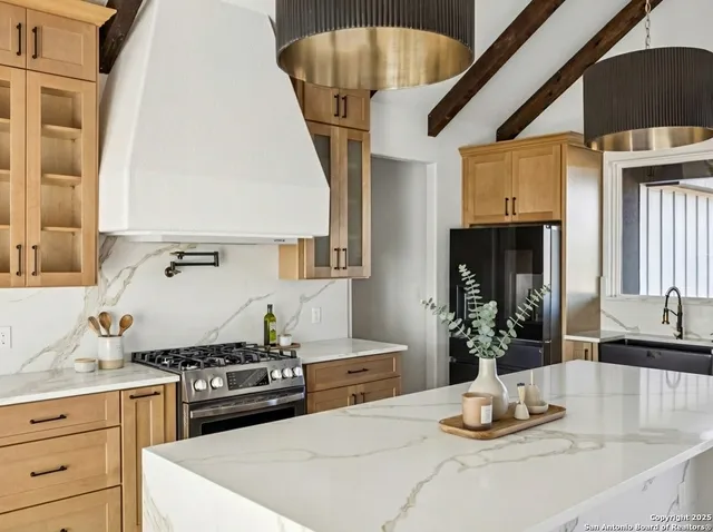 $650,000 | 179 Hidden Ranch Lane, Floresville, TX 78114