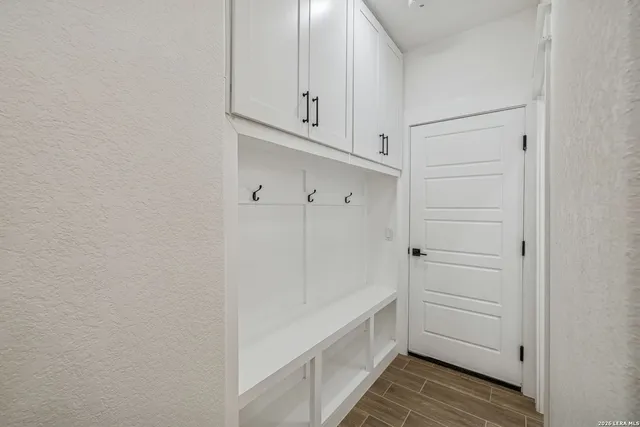 $650,000 | 179 Hidden Ranch Lane, Floresville, TX 78114