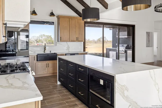 $650,000 | 179 Hidden Ranch Lane, Floresville, TX 78114