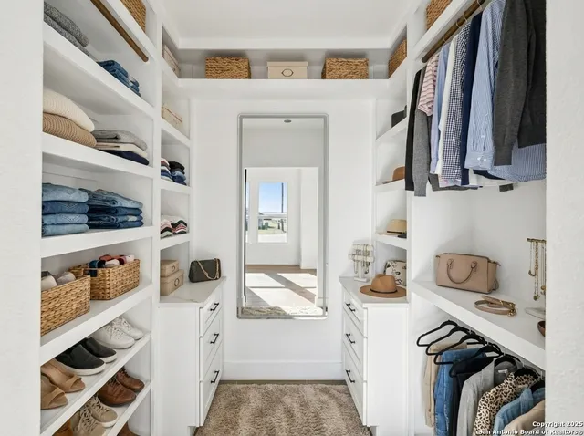 $650,000 | 179 Hidden Ranch Lane, Floresville, TX 78114