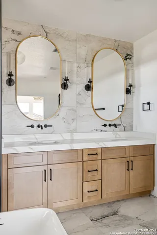 $650,000 | 179 Hidden Ranch Lane, Floresville, TX 78114