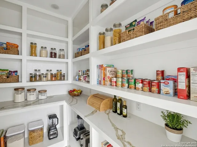 $650,000 | 179 Hidden Ranch Lane, Floresville, TX 78114