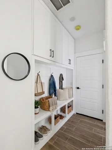 $650,000 | 179 Hidden Ranch Lane, Floresville, TX 78114