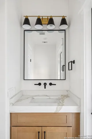 $650,000 | 179 Hidden Ranch Lane, Floresville, TX 78114