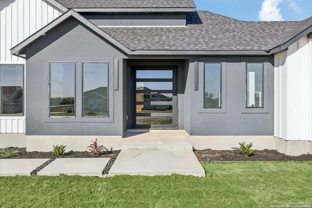 $650,000 | 179 Hidden Ranch Lane, Floresville, TX 78114