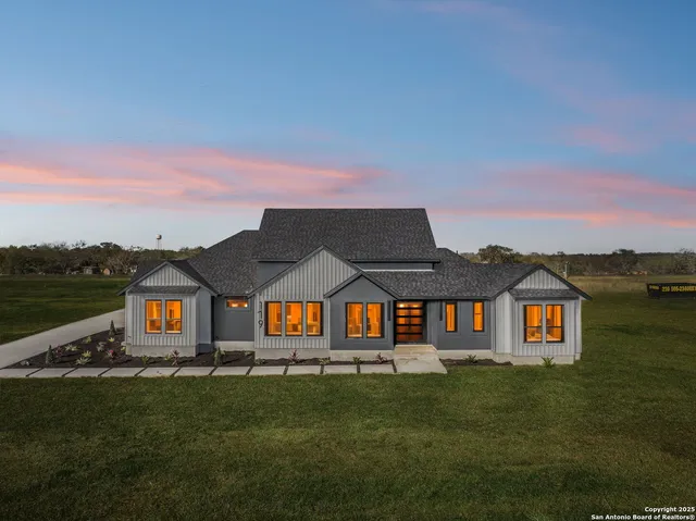 $650,000 | 179 Hidden Ranch Lane, Floresville, TX 78114