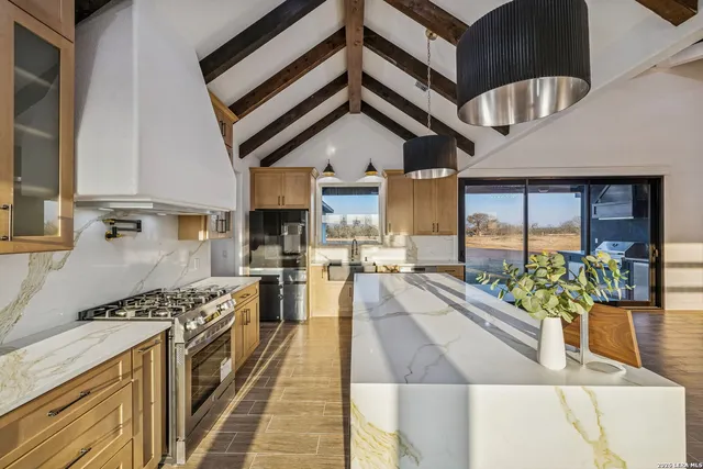 $650,000 | 179 Hidden Ranch Lane, Floresville, TX 78114