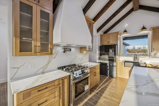 $650,000 | 179 Hidden Ranch Lane, Floresville, TX 78114