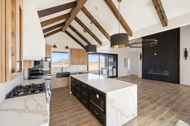 $650,000 | 179 Hidden Ranch Lane, Floresville, TX 78114