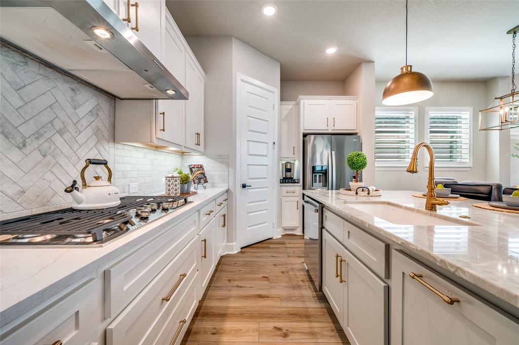 6333 Hedgecoxe Road The Colony, TX 75056 - Photo 4 of 25 This is a gorgeous kitchen featuring beautiful one of a kind granite.
