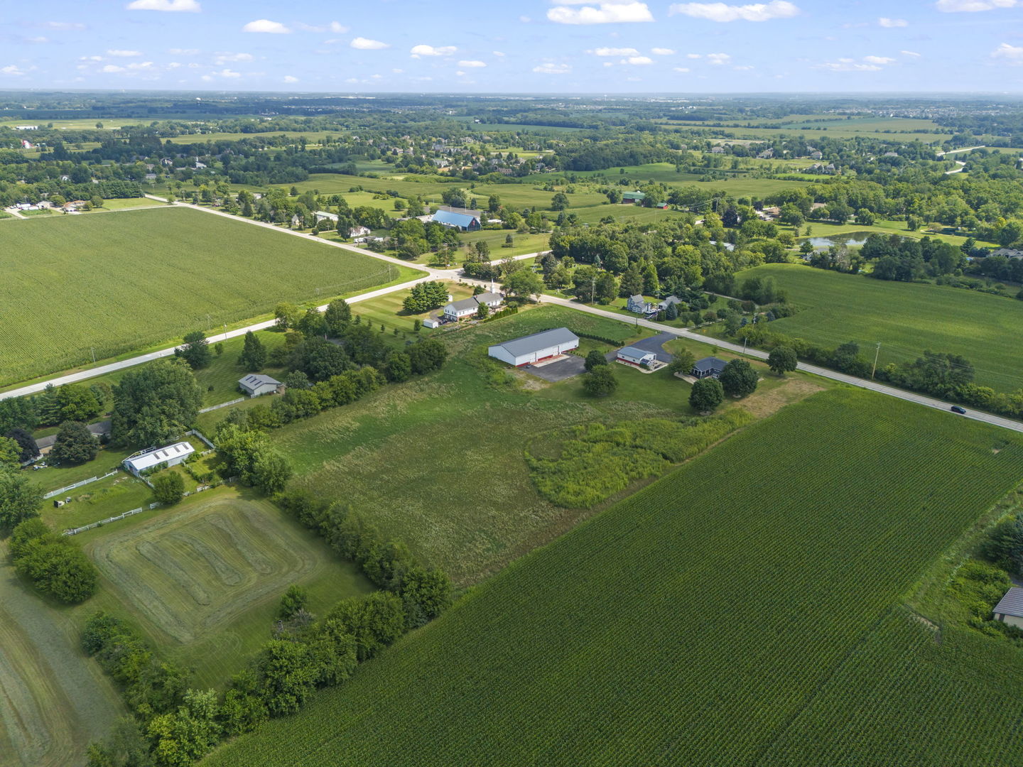 10N862 Muirhead Road Elgin, IL 60124 - Photo 36 of 47 a view of a city with mountains in front of it