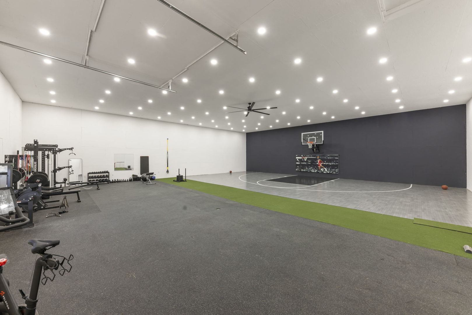 10N862 Muirhead Road Elgin, IL 60124 - Photo 5 of 47 a view of a room with gym equipment