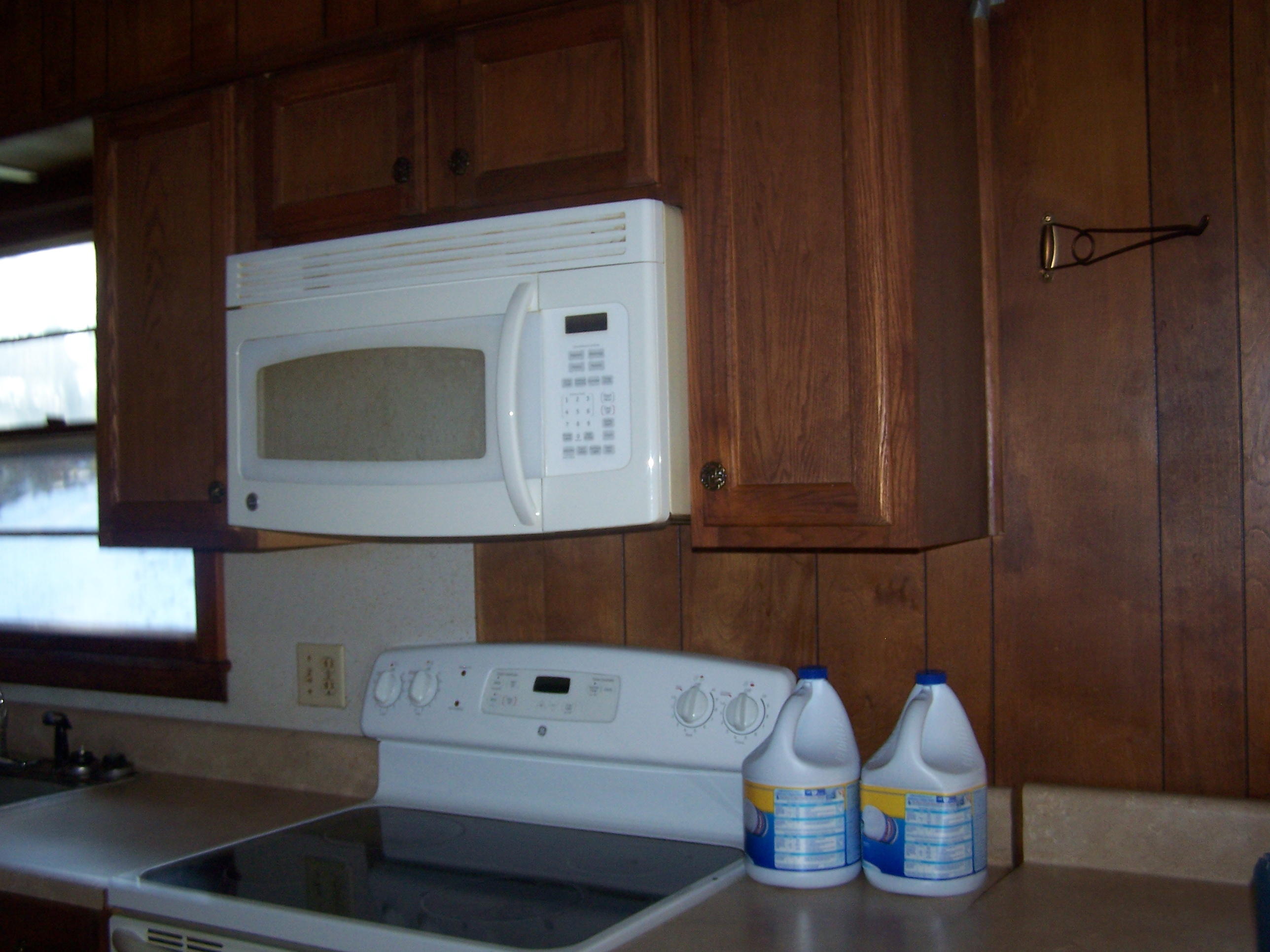250 Muse Field Road Rocky Mount, VA 24151 - Photo 17 of 23 a bathroom with a sink and bathtub