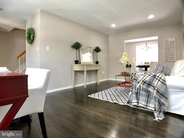 2243 Gunsmith Square Reston, VA 20191 - Photo 4 of 16 Living Room