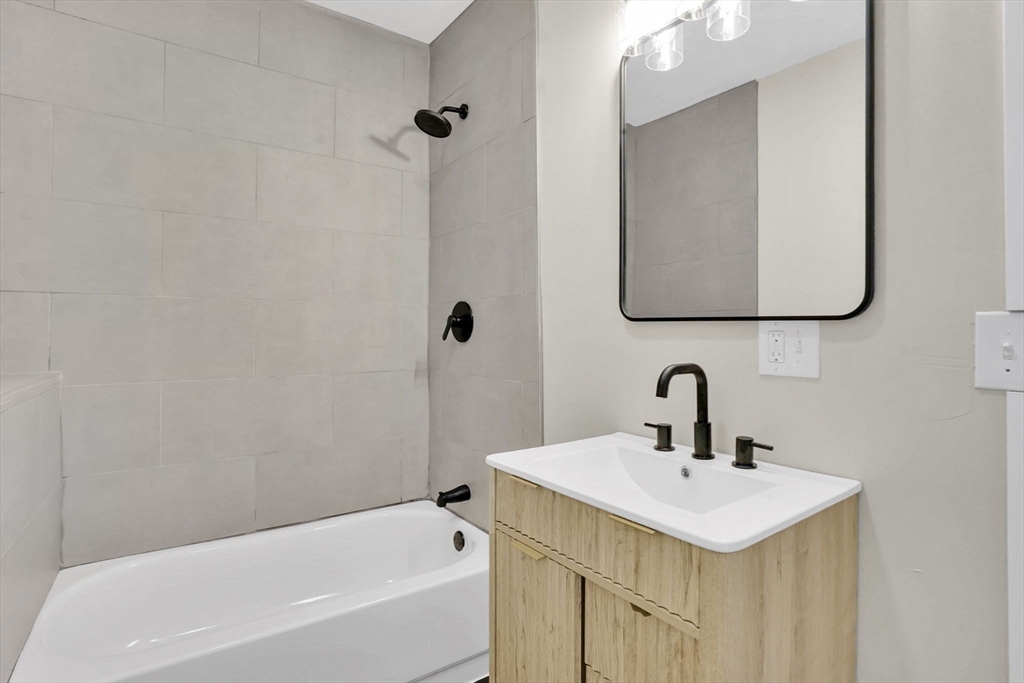 14 Adams Street Springfield, MA 01105 - Photo 13 of 37