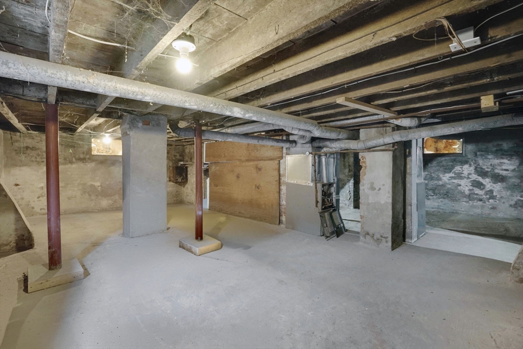 14 Adams Street Springfield, MA 01105 - Photo 32 of 37