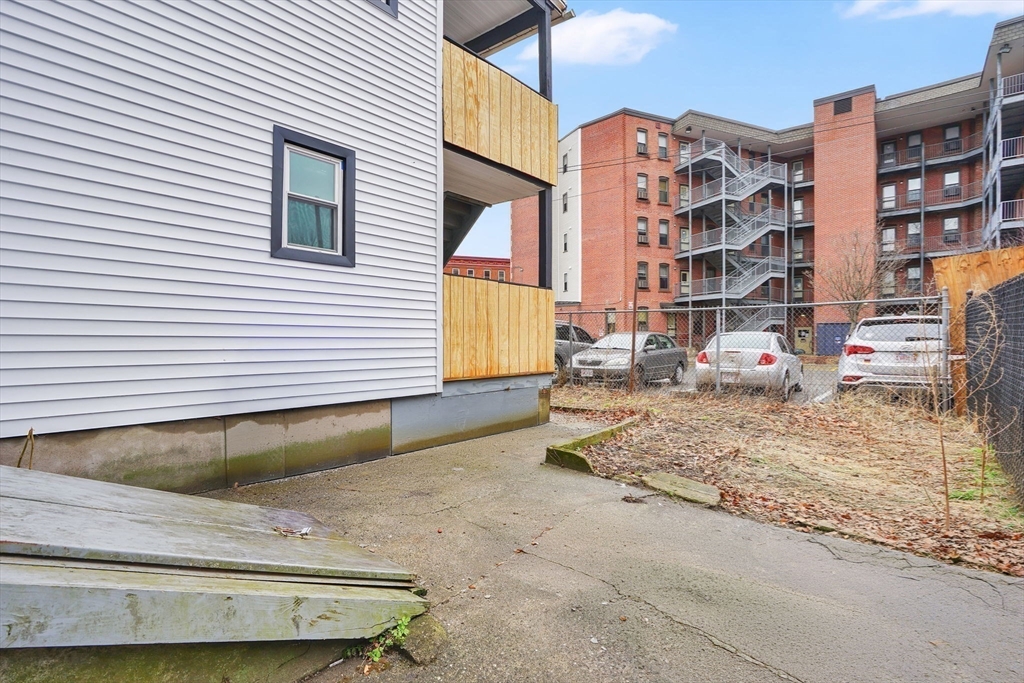 14 Adams Street Springfield, MA 01105 - Photo 34 of 37