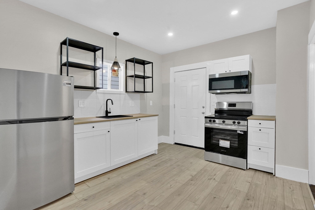 14 Adams Street Springfield, MA 01105 - Photo 7 of 37