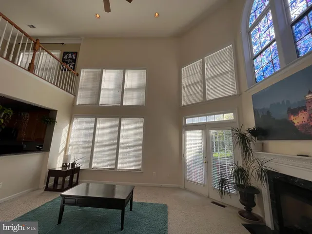 a view of livingroom with furniture