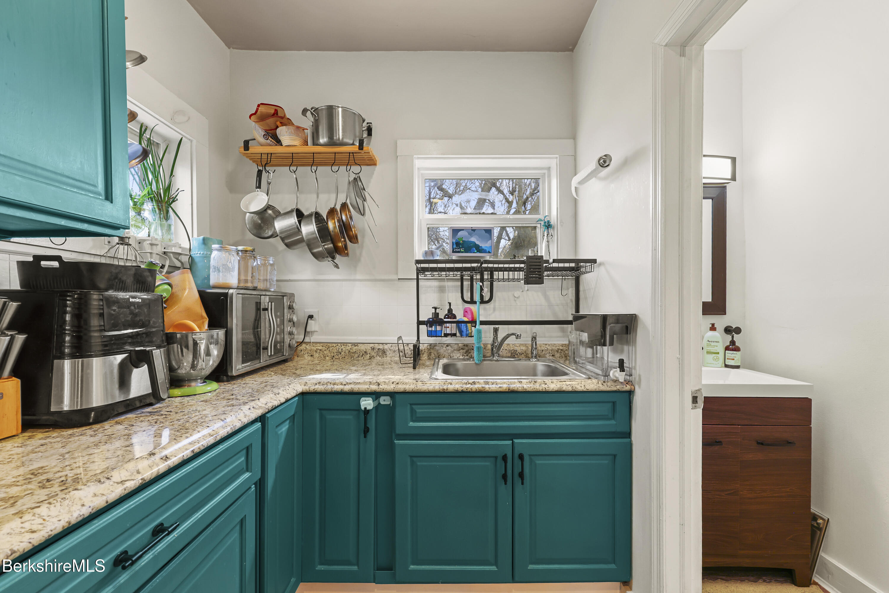 35 Prospect Street Pittsfield, MA 01201 - Photo 17 of 41 Kitchen