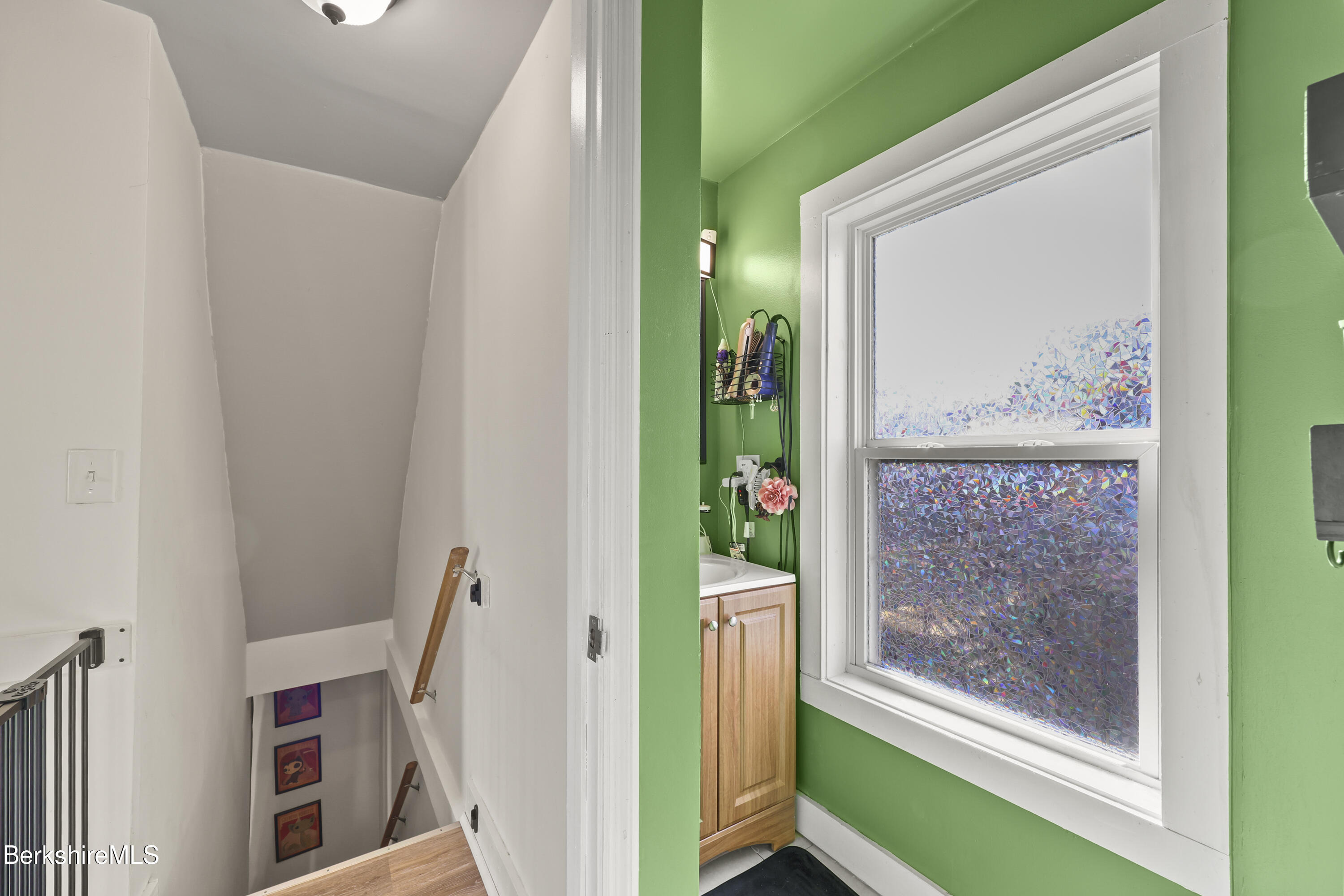 35 Prospect Street Pittsfield, MA 01201 - Photo 19 of 41 Second Floor Bathroom