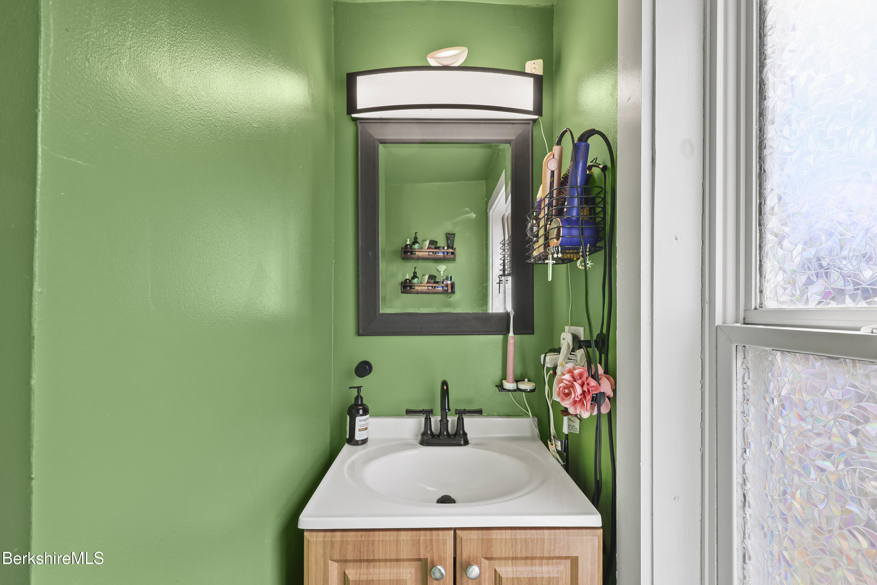 35 Prospect Street Pittsfield, MA 01201 - Photo 23 of 41 Second Floor Bathroom