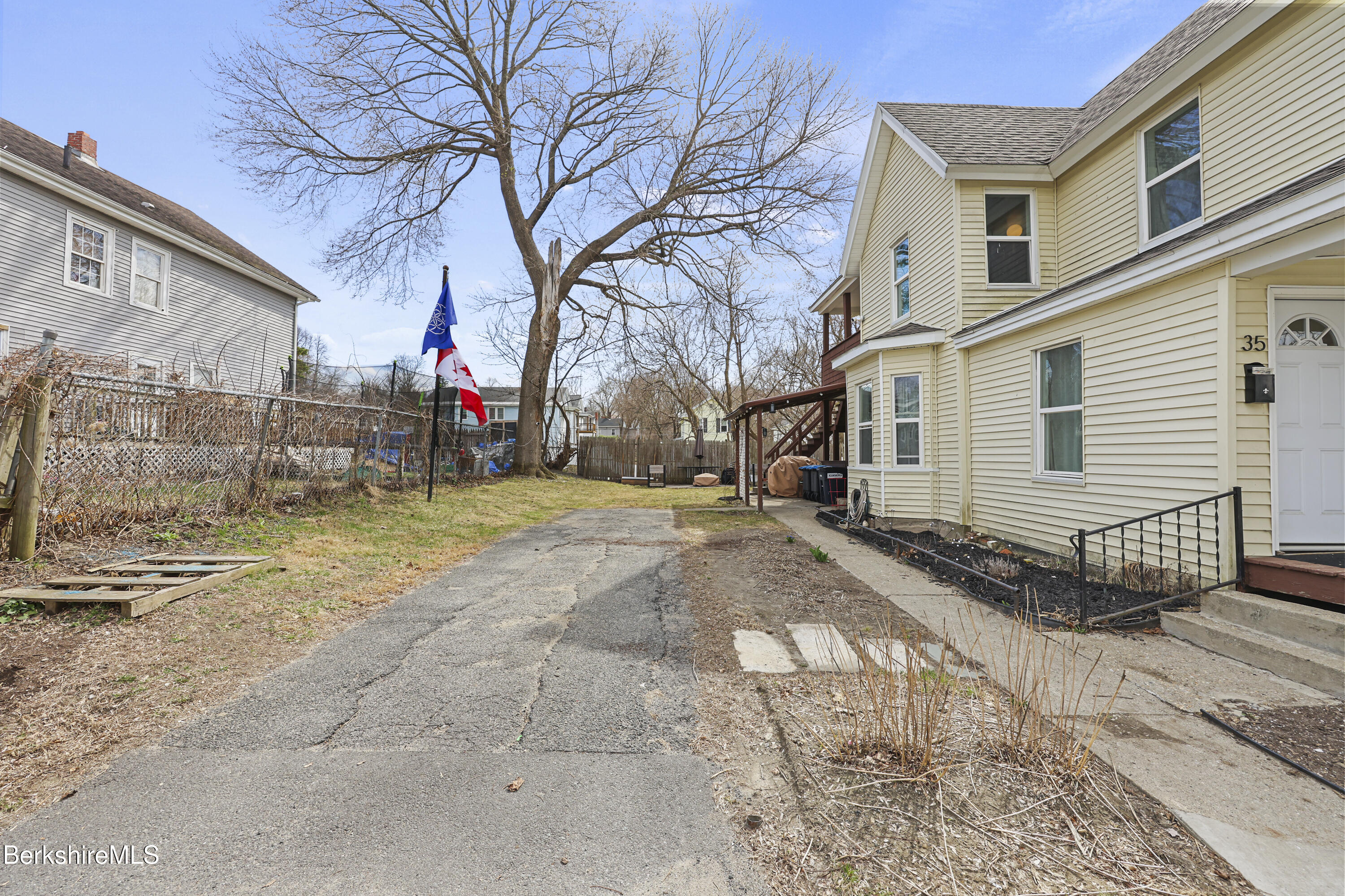 35 Prospect Street Pittsfield, MA 01201 - Photo 33 of 41 Yard