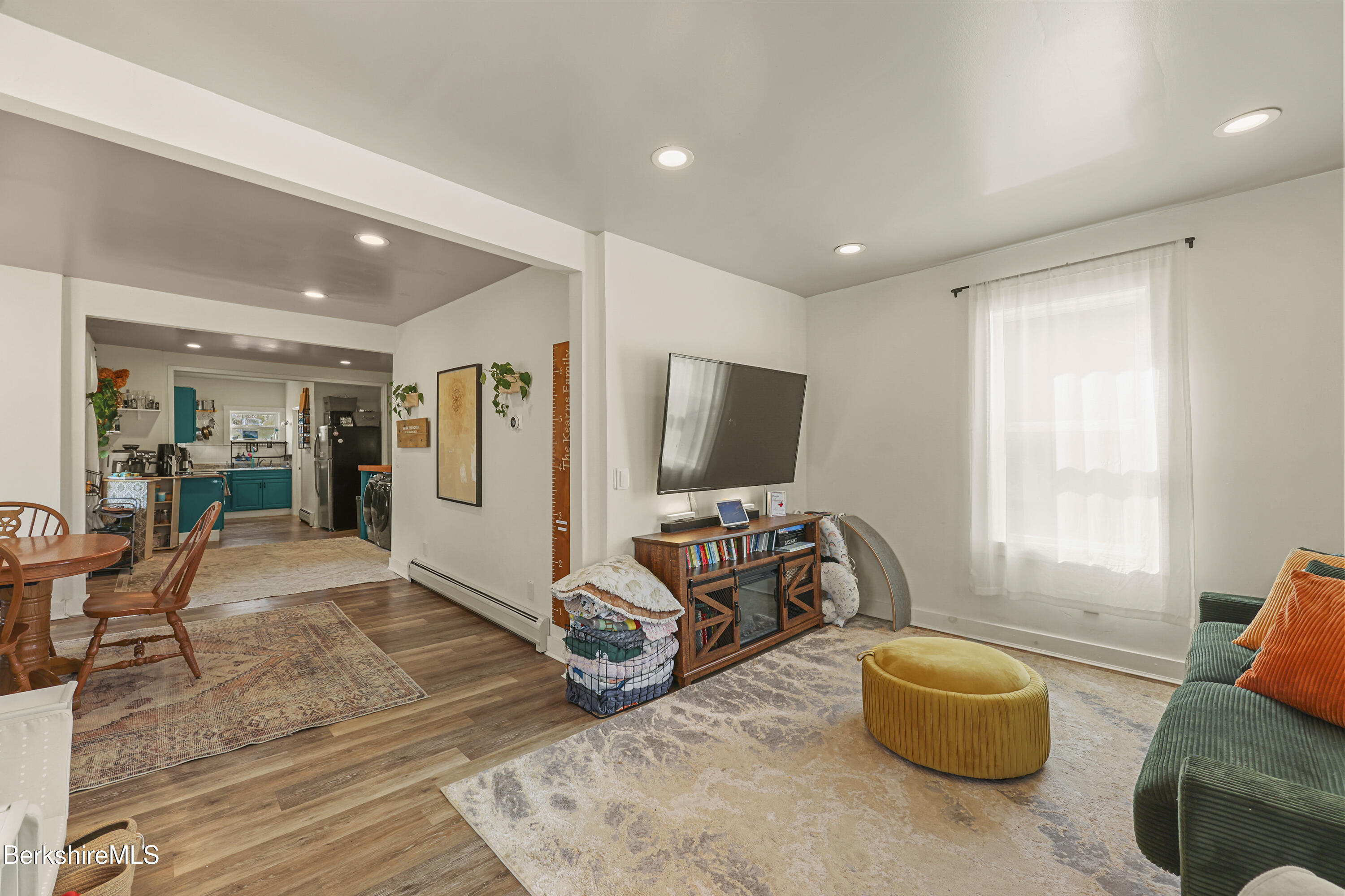 35 Prospect Street Pittsfield, MA 01201 - Photo 5 of 41 Living Room