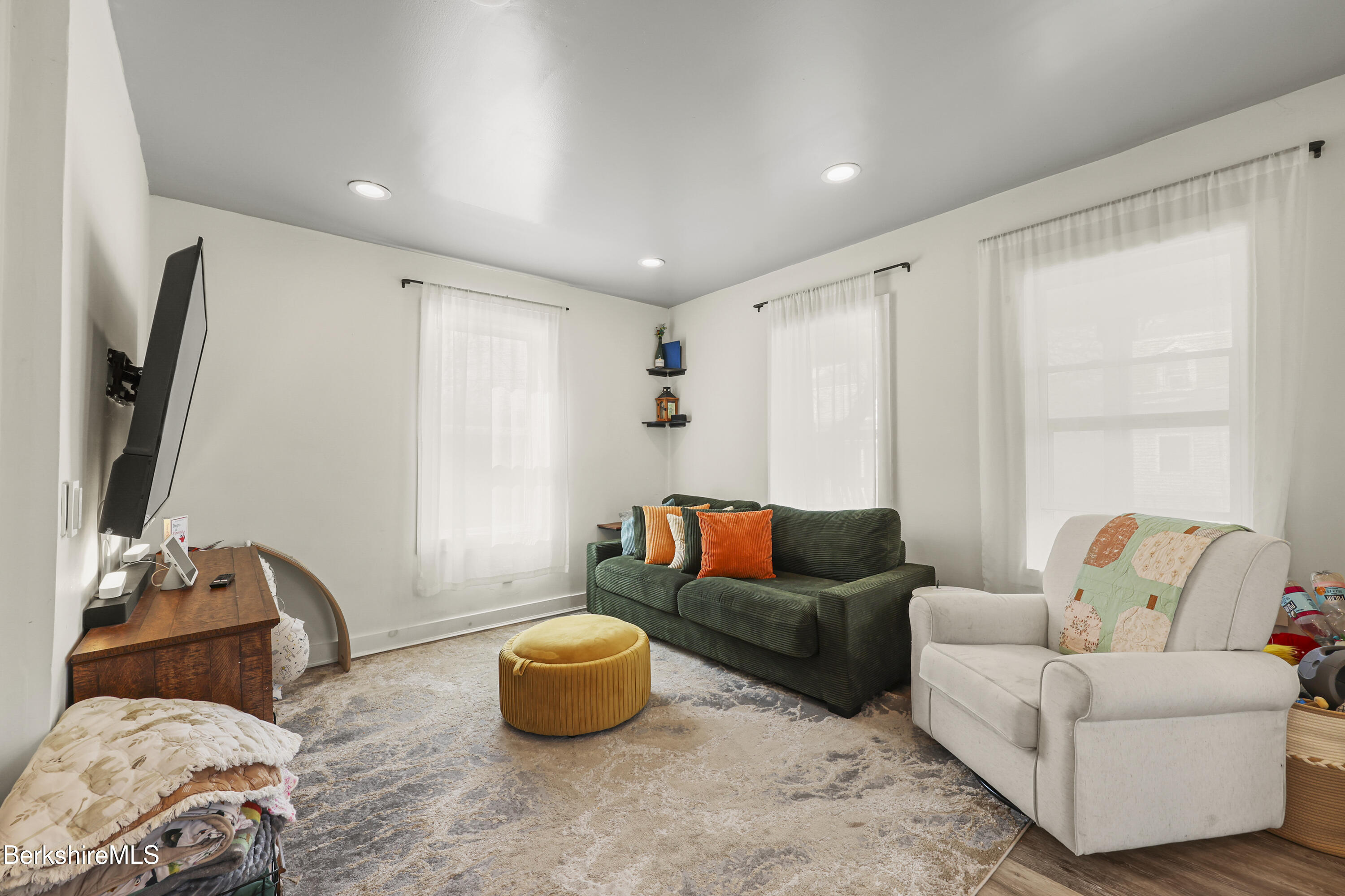 35 Prospect Street Pittsfield, MA 01201 - Photo 6 of 41 Living Room