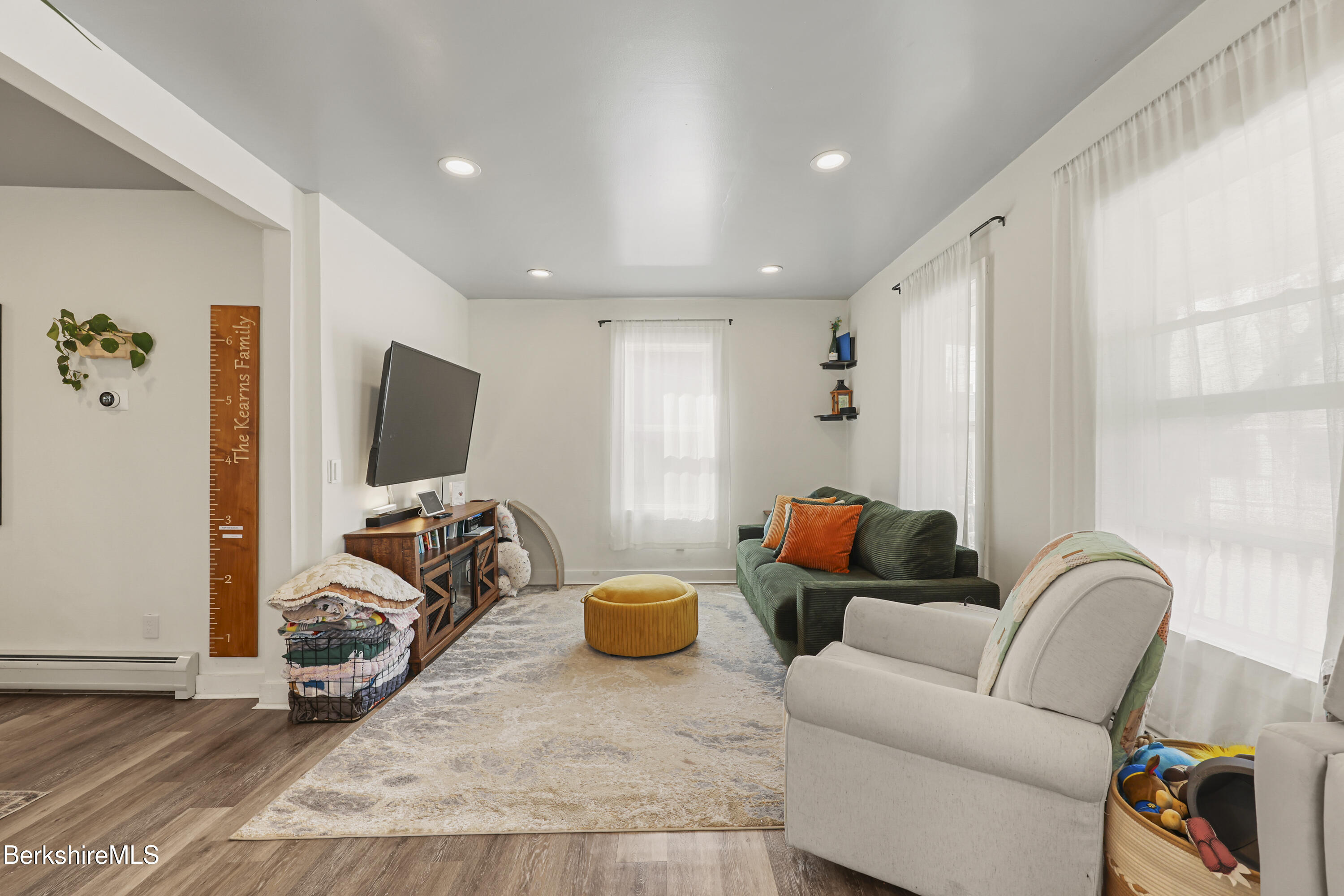 35 Prospect Street Pittsfield, MA 01201 - Photo 7 of 41 Living Room