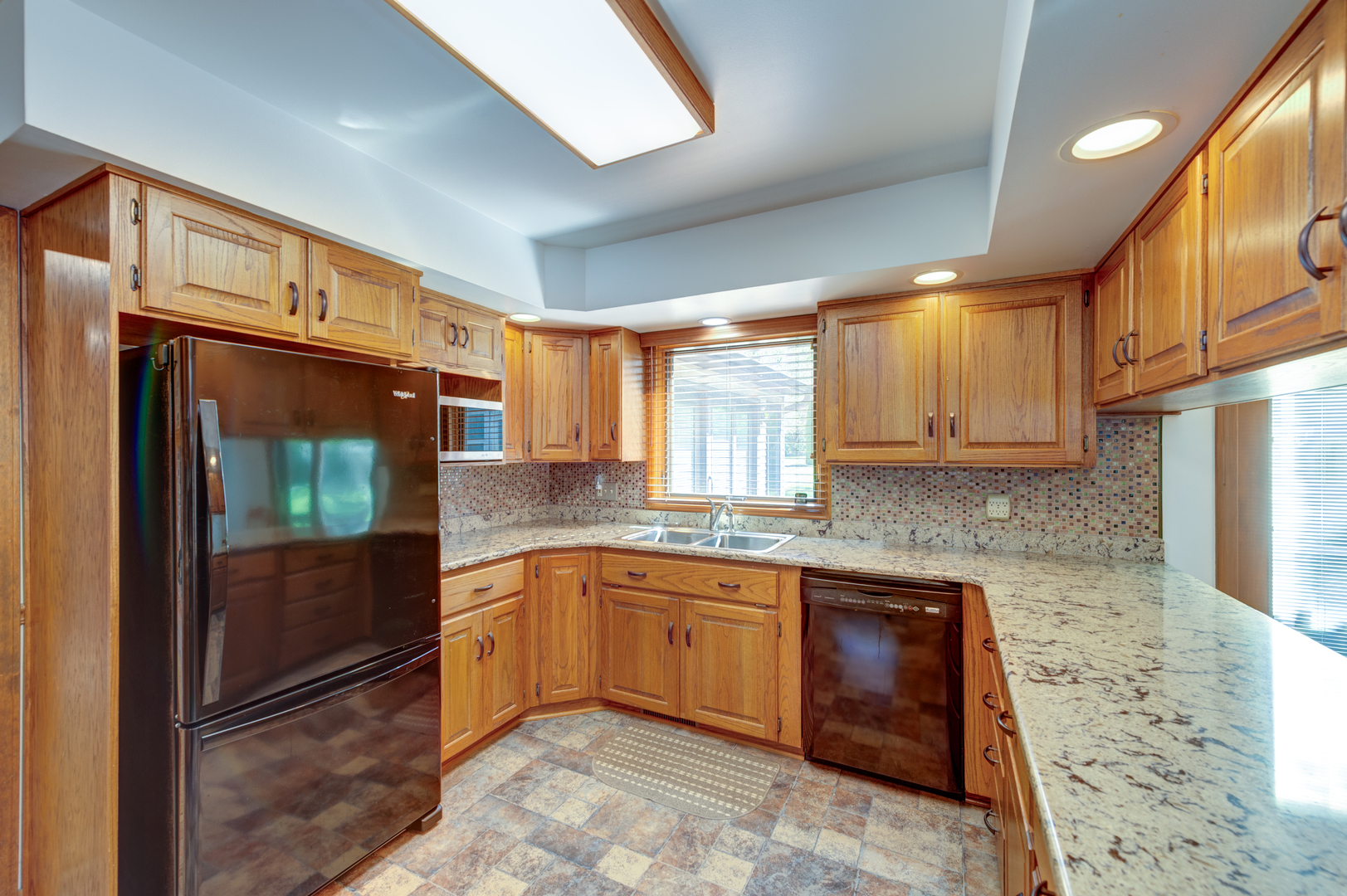 S885 Spring Green Way Batavia, IL 60510 - Photo 5 of 42
