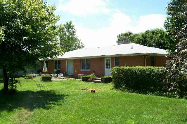 23161 North Taylor Road Canton, IL 61520 - Photo 3 of 13 Gallery Image 3