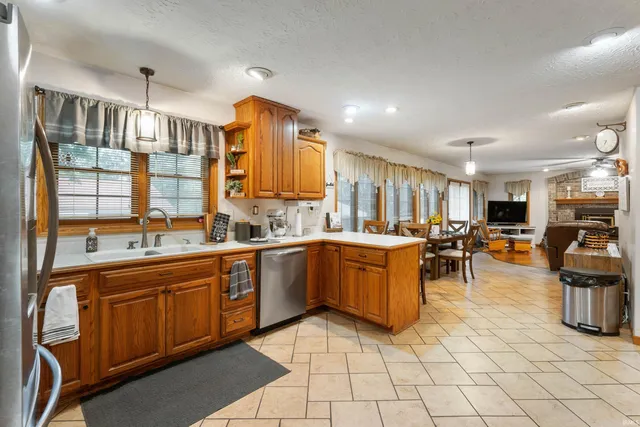 $499,900 | 11817 East Edgewater Road, Albany, IN 47320