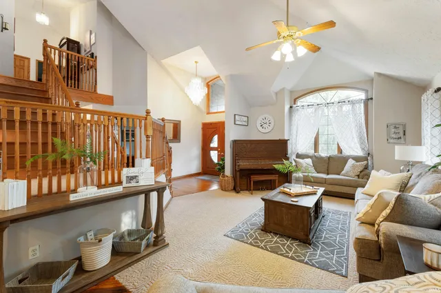 $499,900 | 11817 East Edgewater Road, Albany, IN 47320