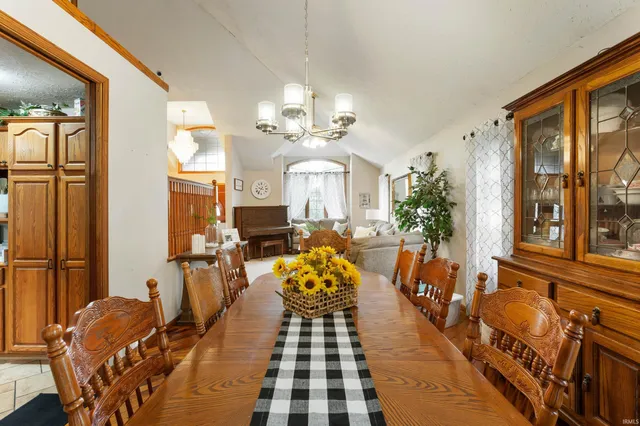 $499,900 | 11817 East Edgewater Road, Albany, IN 47320