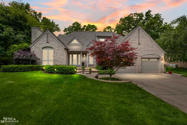 $625,000 | 25963 Ridgewood Drive, Farmington, MI 48336