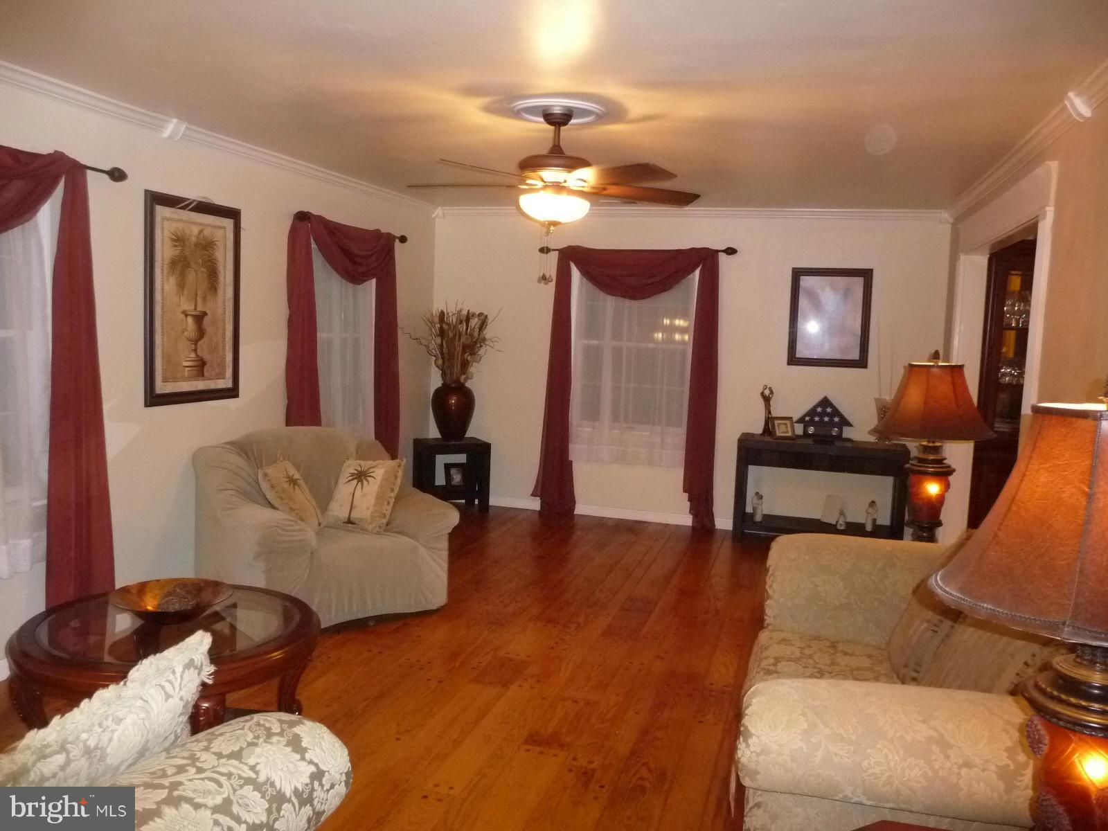 4060 Heaps School Road Pylesville, MD 21132 - Photo 5 of 30 Living Room