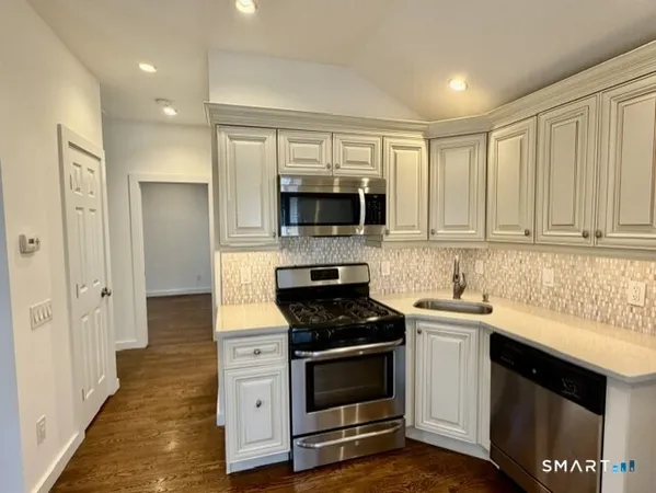 $3,000 | 10 Wells Avenue, Unit B, Stamford, CT 06902
