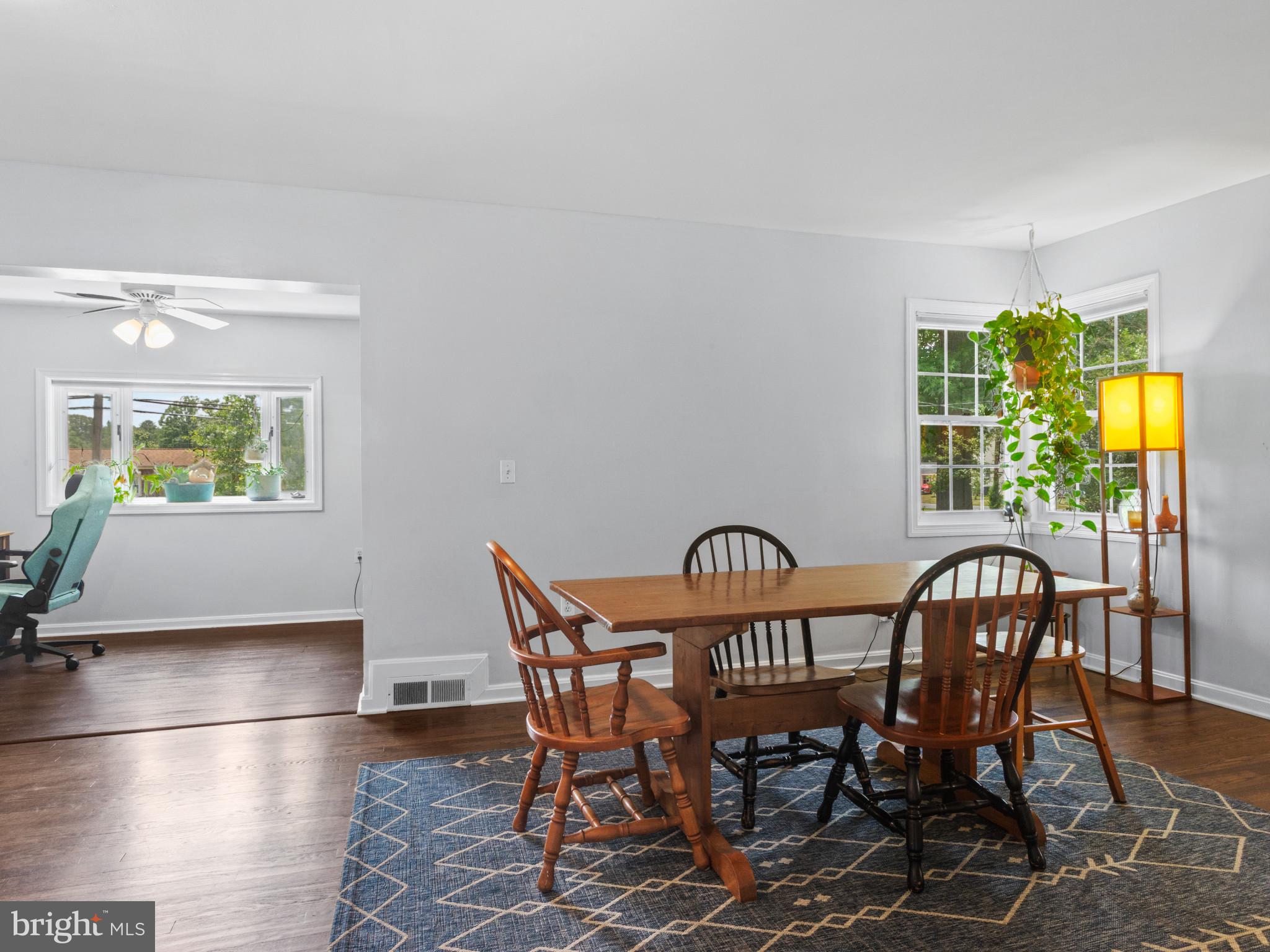 130 Southdown Road Edgewater, MD 21037 - Photo 13 of 37 Dining room