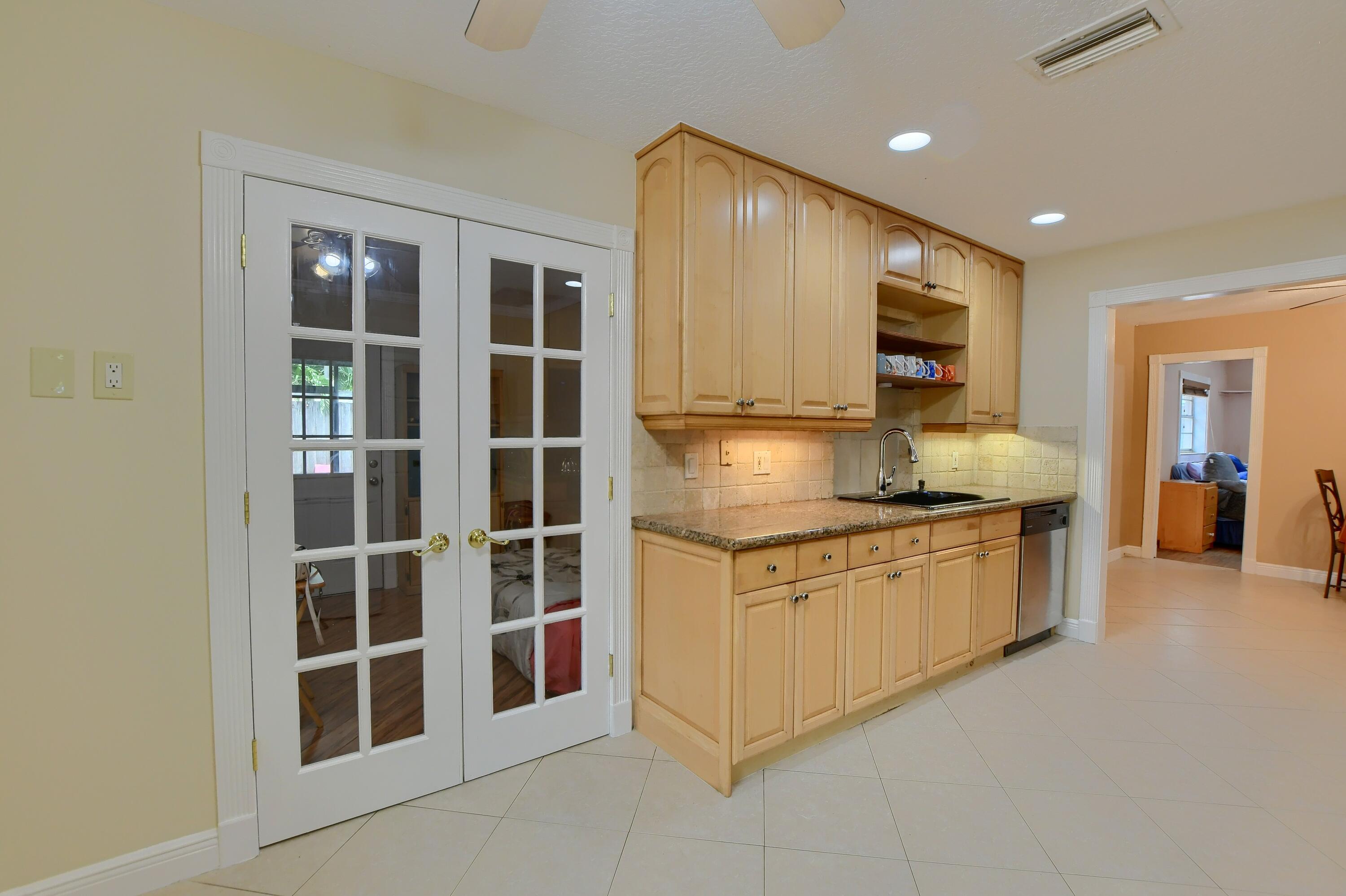 22668 Southwest 54th Way Boca Raton, FL 33433 - Photo 24 of 32 Kitchen