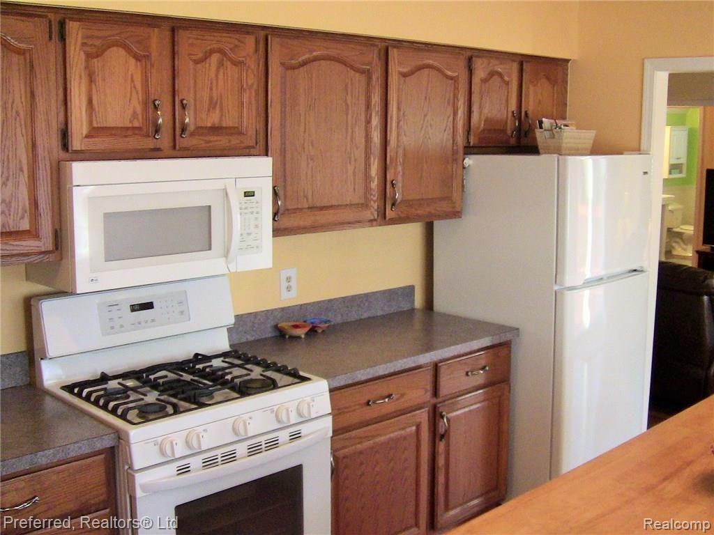 409 Buckingham Road Canton, MI 48188 - Photo 8 of 42 9-IMG_4658.JPG
