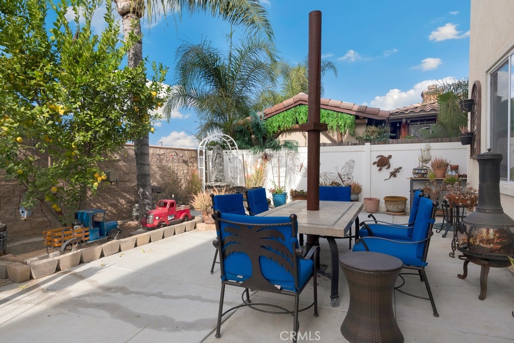 130 Daylily Drive Perris, CA 92571 - Photo 38 of 43 a outdoor space with lots of tables and chairs
