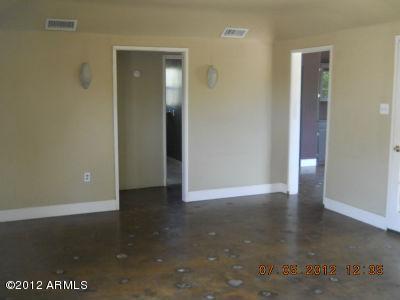 1420 East Almeria Road Phoenix, AZ 85006 - Photo 6 of 26 Living Room