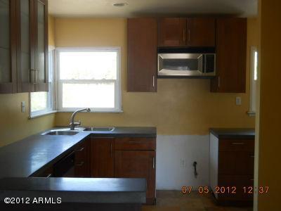 1420 East Almeria Road Phoenix, AZ 85006 - Photo 8 of 26 Kitchen