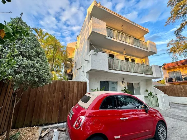 $3,300 | 1121 Southwest 7th Street, Unit 1, Miami, FL 33130