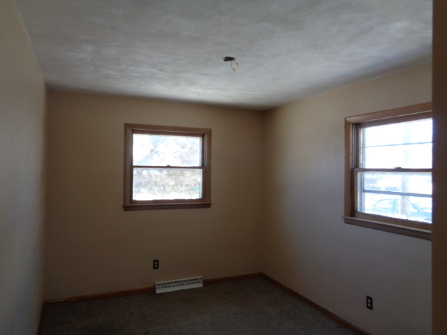 413 Phyllis Avenue Rochelle, IL 61068 - Photo 12 of 17 an empty room with a window