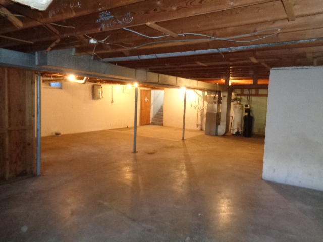 413 Phyllis Avenue Rochelle, IL 61068 - Photo 15 of 17 a view of an empty room with a window