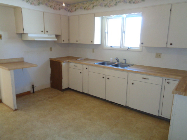 413 Phyllis Avenue Rochelle, IL 61068 - Photo 5 of 17 a kitchen with white cabinets