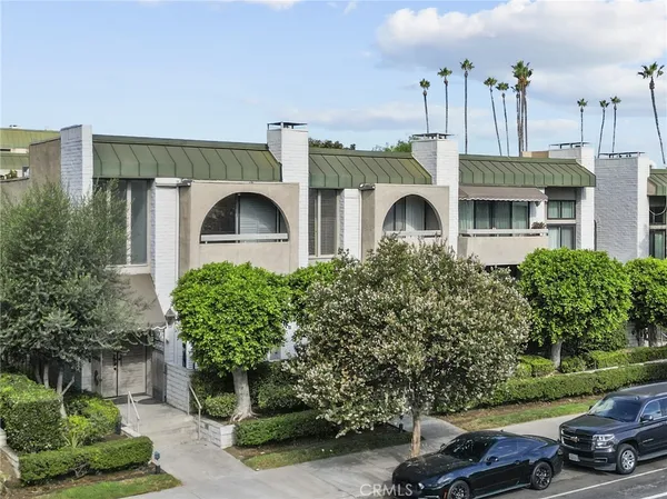 $839,800 | 5305 White Oak Avenue, Unit K, Encino, CA 91316