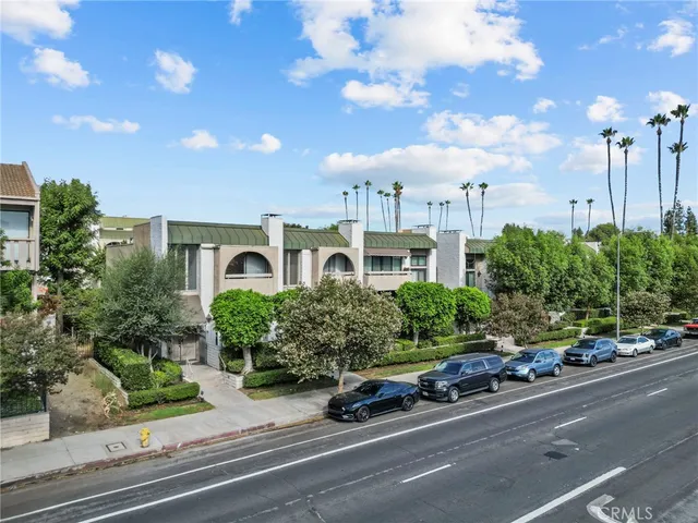 $854,800 | 5305 White Oak Avenue, Unit K, Encino, CA 91316